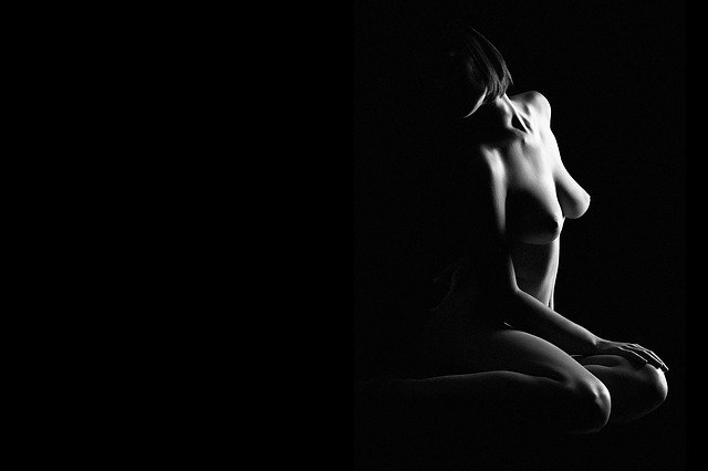 erotika v podobě nahé ženy